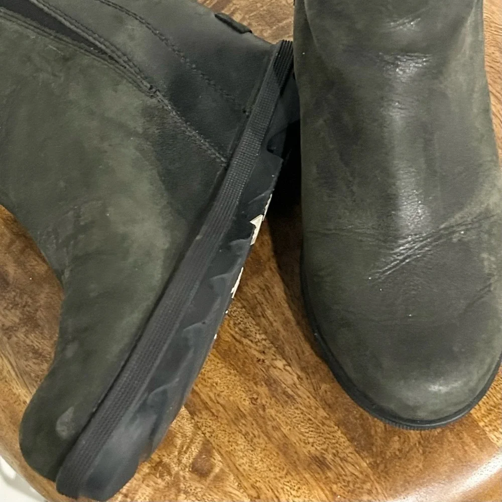 Sorel Joan of Arctic‎ Wedge II Zip Distressed Leather Bootie Dark Green 6